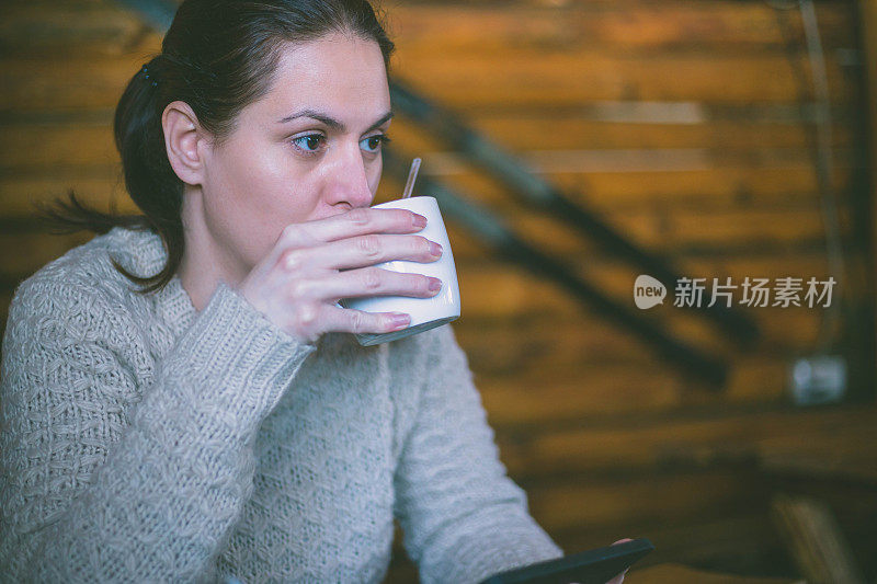 Women in café